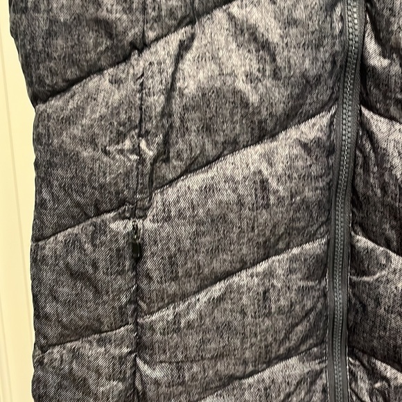 Mondetta puffer vest in a faux jean look with fur trimmed good size Small - Picture 3 of 6